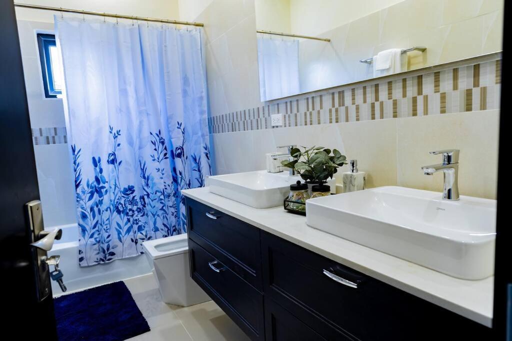 Pyramid Point Manor Villa Ocho Rios Eksteriør bilde