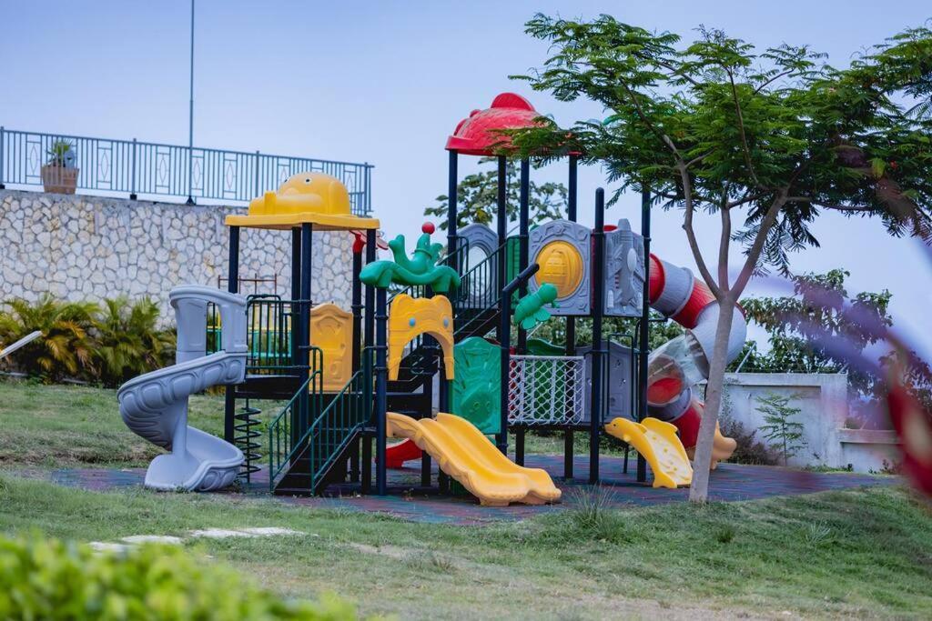 Pyramid Point Manor Villa Ocho Rios Eksteriør bilde